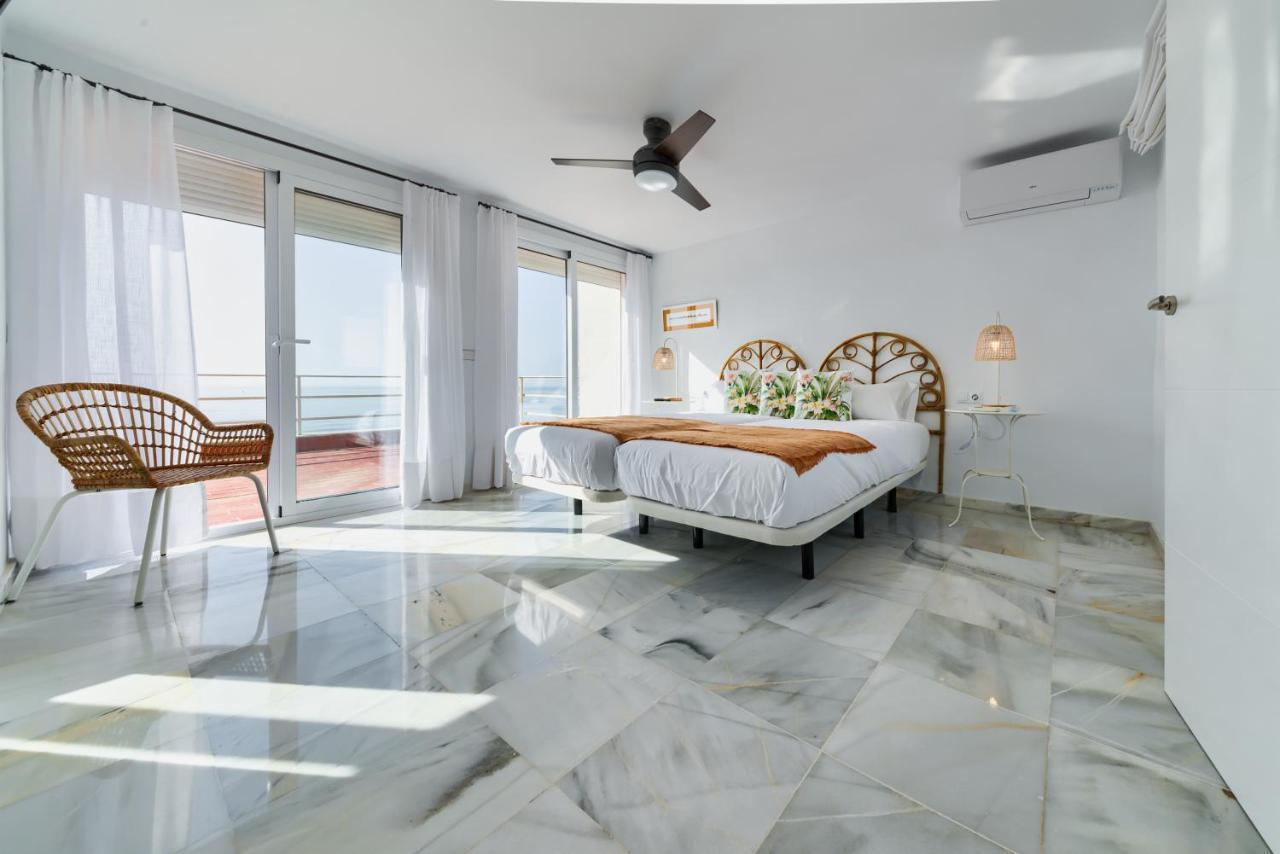 Holidays2Fuengirola Duplex With Stunning Sea View, Terraces,1St Line Beside Port Экстерьер фото