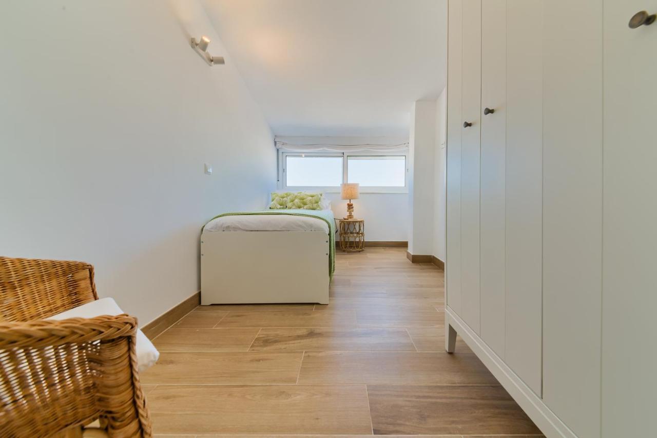 Holidays2Fuengirola Duplex With Stunning Sea View, Terraces,1St Line Beside Port Экстерьер фото