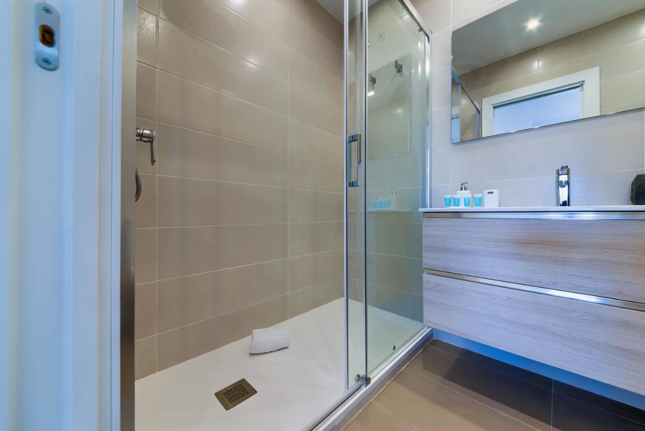 Holidays2Fuengirola Duplex With Stunning Sea View, Terraces,1St Line Beside Port Экстерьер фото