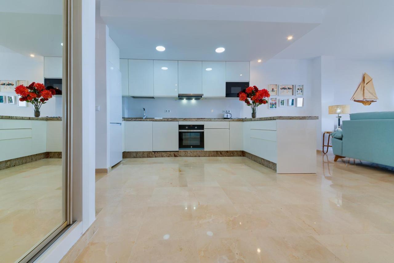 Holidays2Fuengirola Duplex With Stunning Sea View, Terraces,1St Line Beside Port Экстерьер фото
